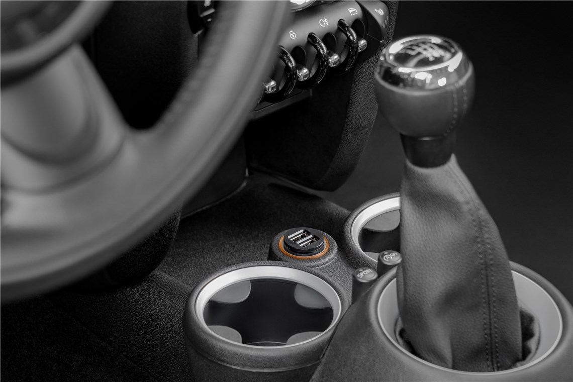 Dual USB Auto-Ladegerät (2x USB) - 15,5 W bei max. 3,1 A (12/24 V), 2x USB Dual USB Auto-Ladegerät (2x USB) - 15,5 W bei max. 3,1 A (12/24 V), 2x USB