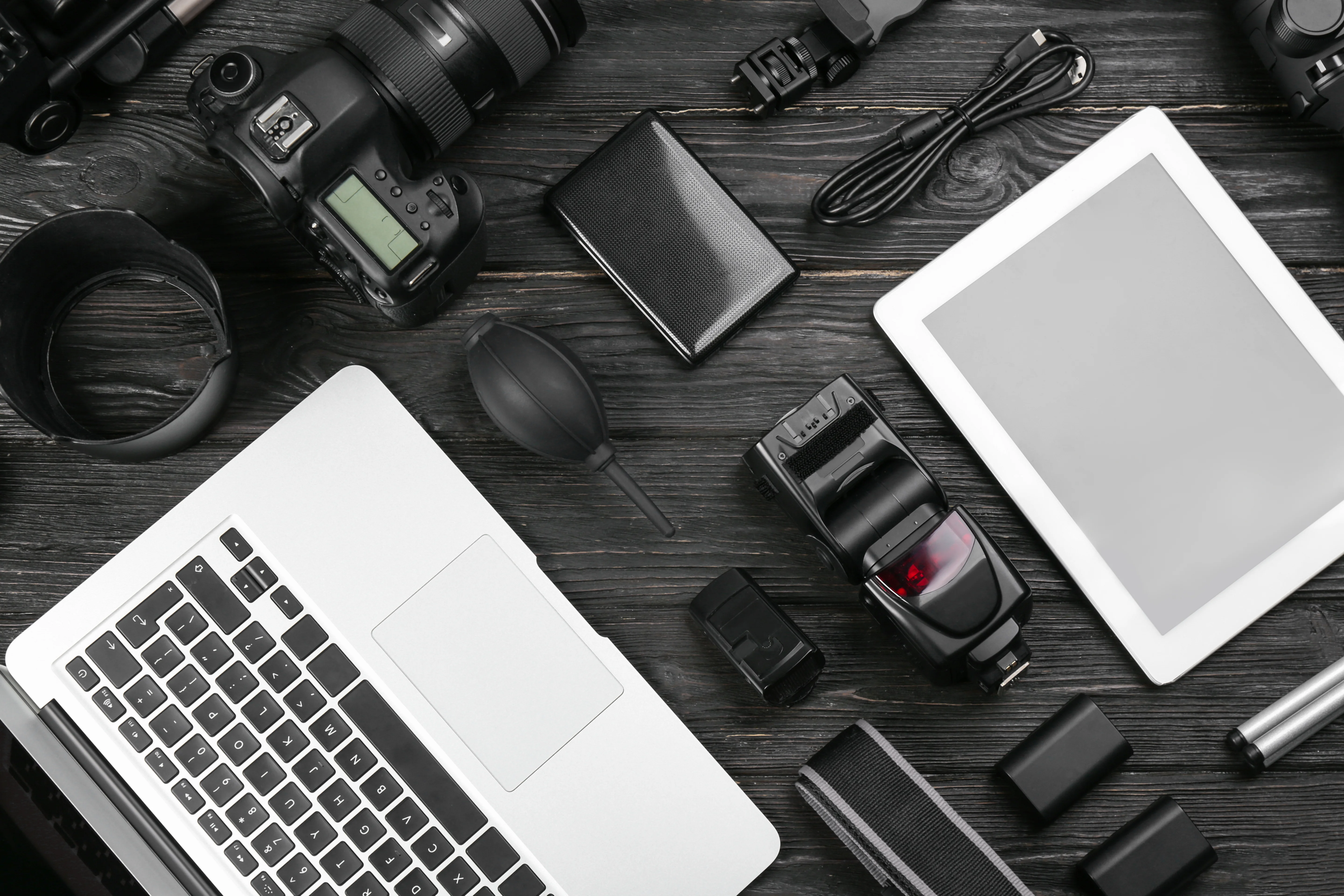 photography-equipment-on-a-wood-surface-top-view-2026-01-05-20-29-03-utc