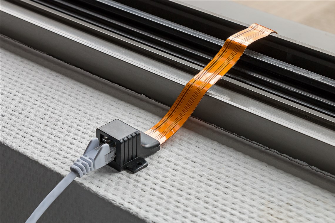 RJ45 LAN Fensterdurchführung Ultra-Slim - Kabellänge 0.3 m - Zum Verlegen von Netzwerkverbindungen zwischen Fensterrahmen RJ45 LAN Fensterdurchführung Ultra-Slim - Kabellänge 0.3 m - Zum Verlegen von Netzwerkverbindungen zwischen Fensterrahmen