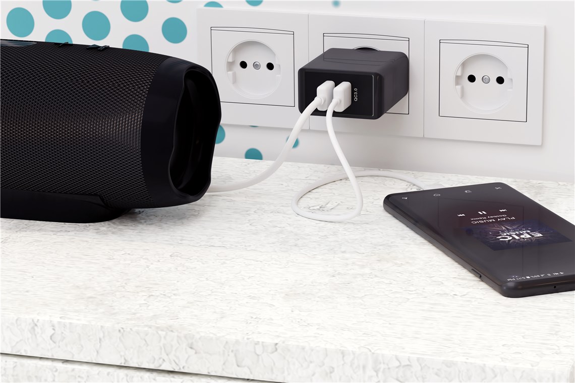 Dual-USB Schnellladegerät USB/QC3.0 (28 W), Schwarz - lädt bis zu 4x schneller als Standardladegeräte Dual-USB Schnellladegerät USB/QC3.0 (28 W), Schwarz - lädt bis zu 4x schneller als Standardladegeräte