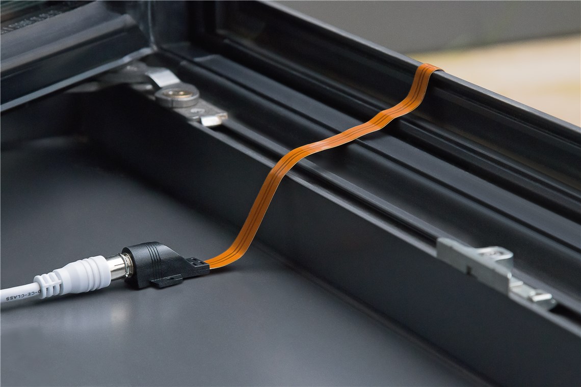 Wasserdichte SAT Fensterdurchführung, extrem flach (0,3 mm) - Kabellänge 0.5 m - F-Buchse > F-Buchse Wasserdichte SAT Fensterdurchführung, extrem flach (0,3 mm) - Kabellänge 0.5 m - F-Buchse > F-Buchse