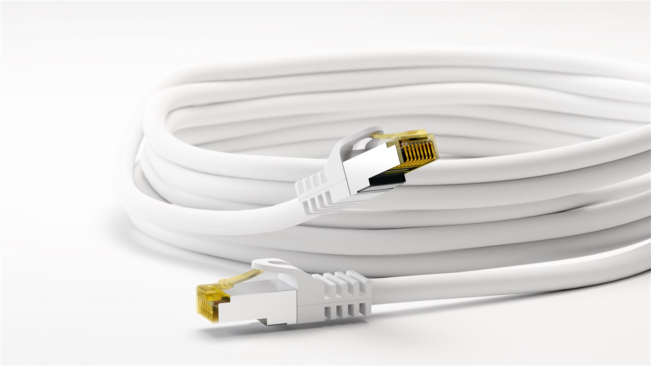 RJ45 Patchkabel CAT 6A S/FTP (PiMF), 500 MHz mit CAT 7 Rohkabel, weiß - Kabellänge 1 m - Kupferleiter (CU), halogenfreier Kabelmantel (LSZH)
