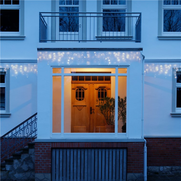 400er LED-Eisregen-Lichterkette - mit Timer-Funktion und 24 V-Außentrafo, warmweiß (3000 K), für den Innen- und Außenbereich (IP44) 400er LED-Eisregen-Lichterkette - mit Timer-Funktion und 24 V-Außentrafo, warmweiß (3000 K), für den Innen- und Außenbereich (IP44)