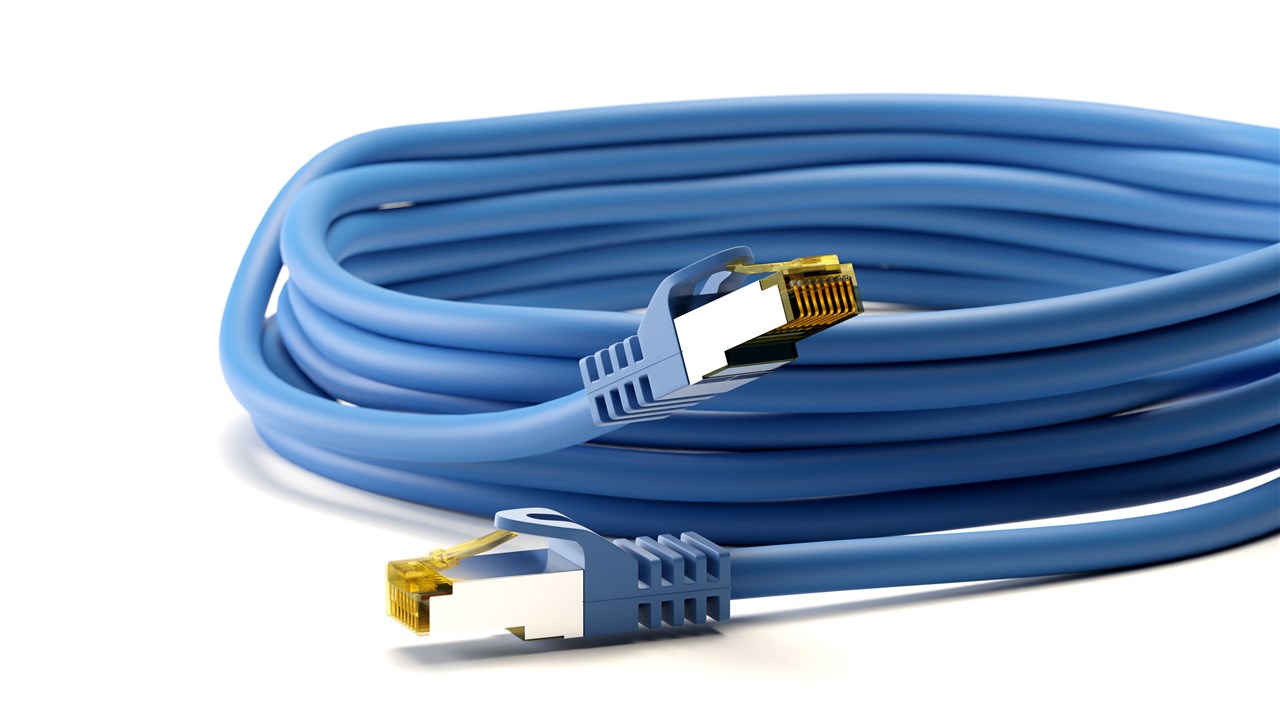 RJ45 Patchkabel CAT 6A S/FTP (PiMF), 500 MHz mit CAT 7 Rohkabel, Blau - Kabellänge 0.25 m - Kupferleiter (CU), halogenfreier Kabelmantel (LSZH)