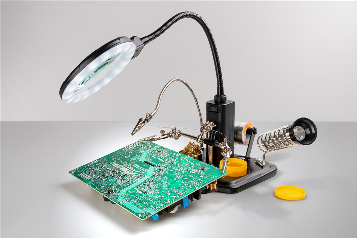 Löthilfe mit LED-Leuchte & Schwanenhals-Krokodilklemme - inkl. Fixpoint Lötharz, zur Reinigung und besseren Verarbeitung von Bauteilen mit Lötzinn Löthilfe mit LED-Leuchte & Schwanenhals-Krokodilklemme - inkl. Fixpoint Lötharz, zur Reinigung und besseren Verarbeitung von Bauteilen mit Lötzinn