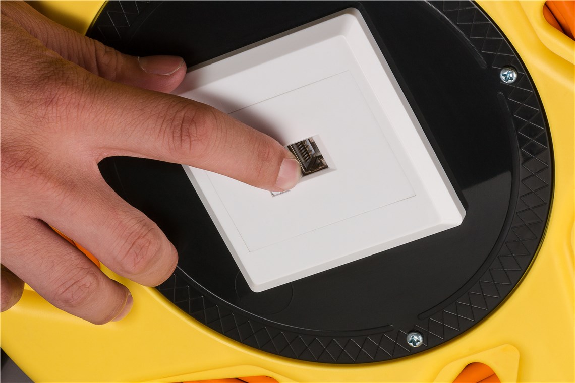 Mobile RJ45 Netzwerk Kabeltrommel - Kabellänge 50 m - Doppelt geschirmtes, halogenfreies CAT-7A S/FTP Installationskabel (1000 MHz) auf robuster Kabeltrommel Mobile RJ45 Netzwerk Kabeltrommel - Kabellänge 50 m - Doppelt geschirmtes, halogenfreies CAT-7A S/FTP Installationskabel (1000 MHz) auf robuster Kabeltrommel