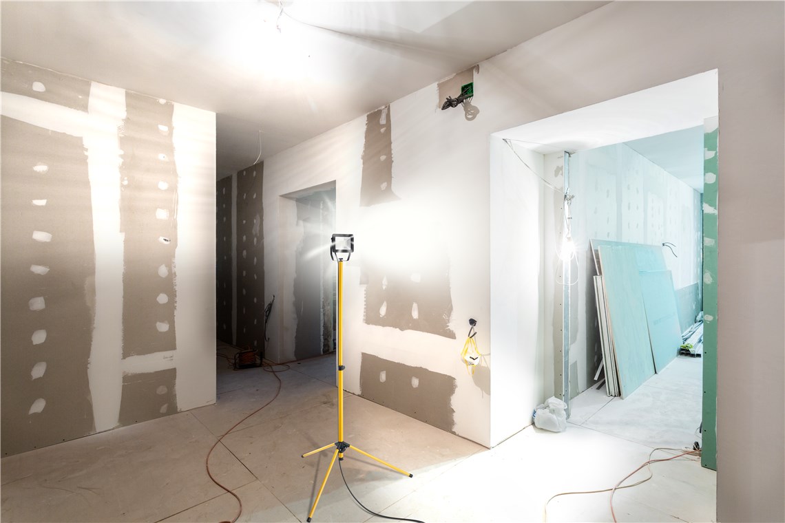 LED-Baustrahler mit Teleskopstativ, 30 W - mit 2550 lm und neutralweißem Licht (4000 K), für den Innen- und Außeneinsatz geeignet (IP65) LED-Baustrahler mit Teleskopstativ, 30 W - mit 2550 lm und neutralweißem Licht (4000 K), für den Innen- und Außeneinsatz geeignet (IP65)